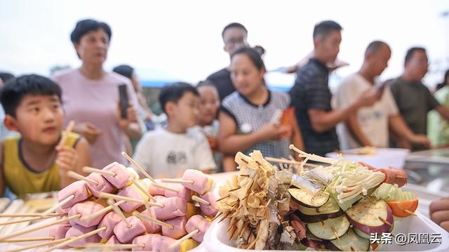 烟火升腾点燃千年古县盛夏—“沂水2025青岛啤酒美食节”盛大开幕