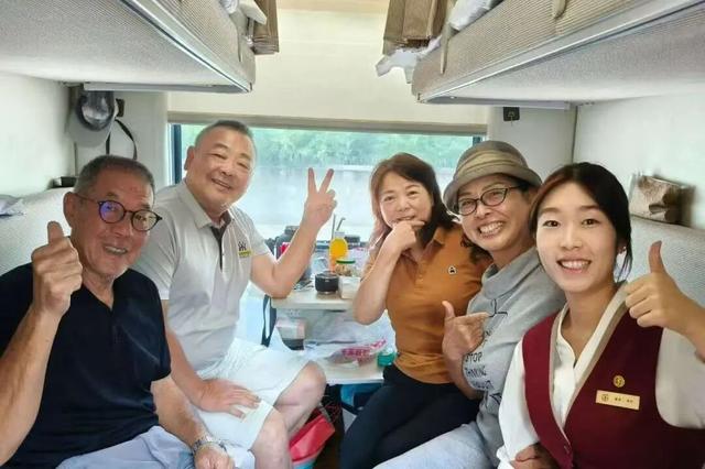 ​乘“潇湘号”赴疆，广铁适老旅游专列成银发经济新载体