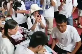 唐尚珺在华南师大开学自我介绍：希望同学叫他哥，不要叫叔！图片