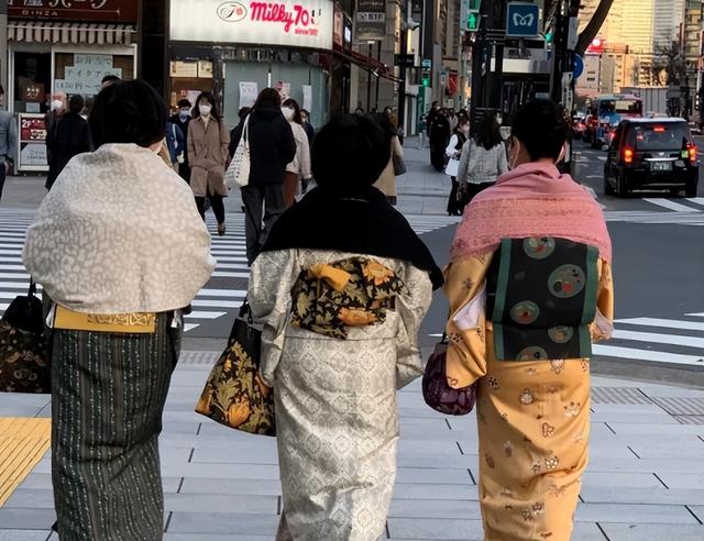 为何日本军国主义，始终未被彻底清算？究竟是哪些势力“作祟”？