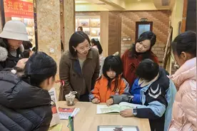 董宇辉自曝一家三口最大的爱好是它，“比其他东西值钱！”图片