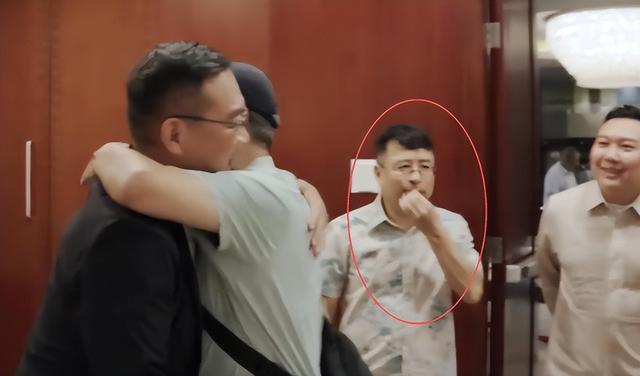 曾扬言要让中国向世界道歉的阿丘，被央视除名后，如今过得怎样