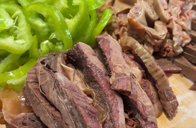 这座火车拉来的牛肉板面城，大多人都没怎么玩过