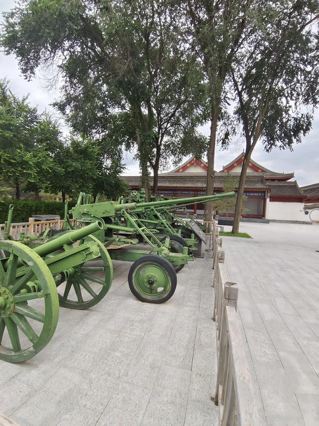 我们今天本来要去兰州水墨丹霞，却在会宁县被战友"俘虏”了