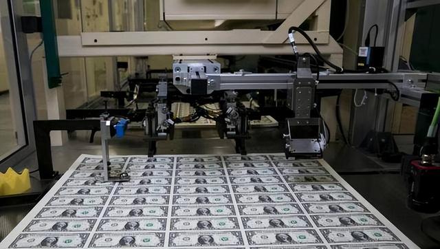 不是36万亿而是230万亿？美专家：美国已经破产，美元成“假钞	”