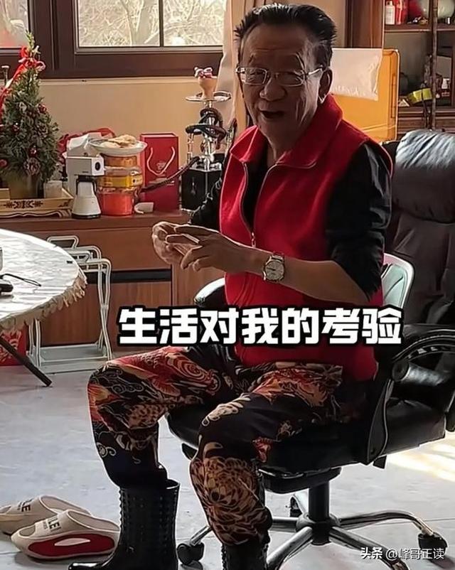 79岁侯耀华晚年凄凉！独居北京无保姆照料，家里脏乱差环境寒酸