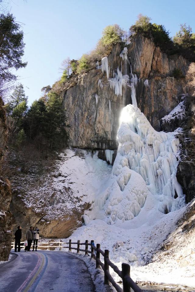陇南，在冰瀑与雪野之间。