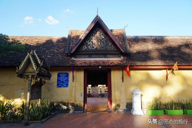 搭乘高铁去老挝，老挝旅行日记：万象攻略（凯旋门、西萨格寺）