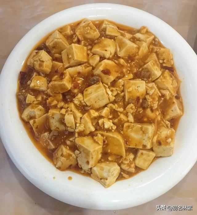 内蒙出发新疆，往返22天，5个人吃饭花4687元，网友问每天吃糠吗