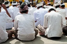 教授老两口去世，三个儿女却无人送终，简直是大逆不道图片