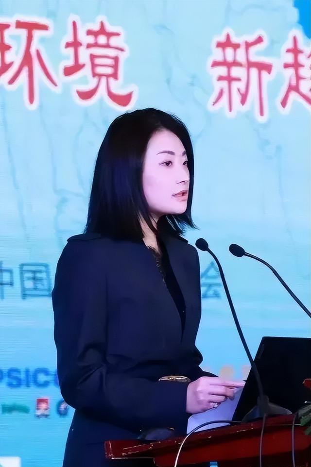 宗庆后出轨小21岁女下属，私照肤白貌美能力出众，难怪他把持不住