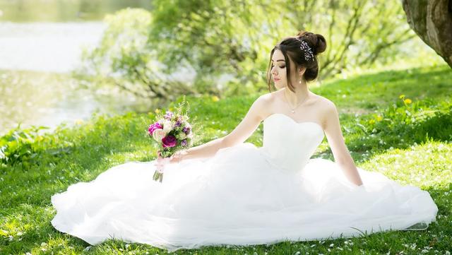 婚纱照成"素材包"贱卖，新人私密照遭泄露，平台审核去哪了