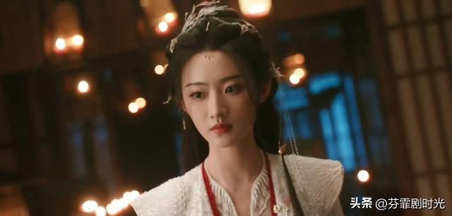 女演员身份和戏份哪个重要？看《暗河传》彭小苒和杨雨潼就知道了