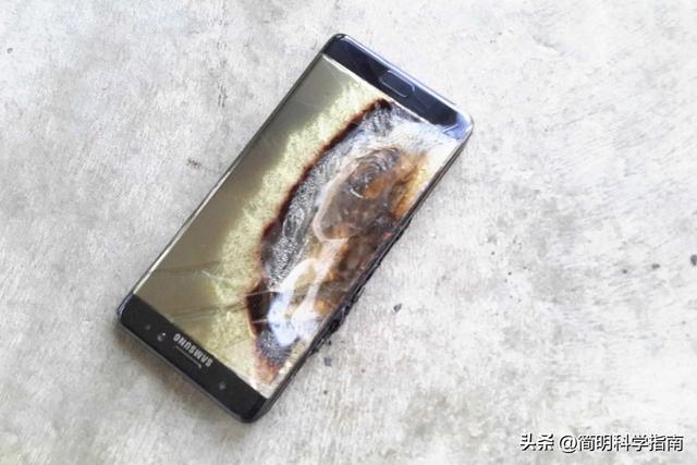 为什么手机厂商不愿配备10000毫安大电池？