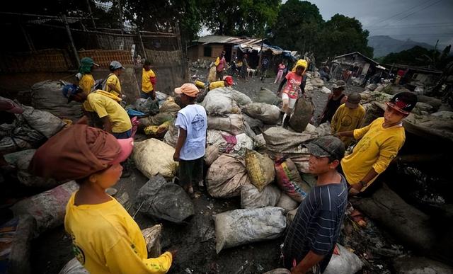 对华合约全部撕毁！中国又一伙伴背后捅刀子，骗走了20亿倒向美国