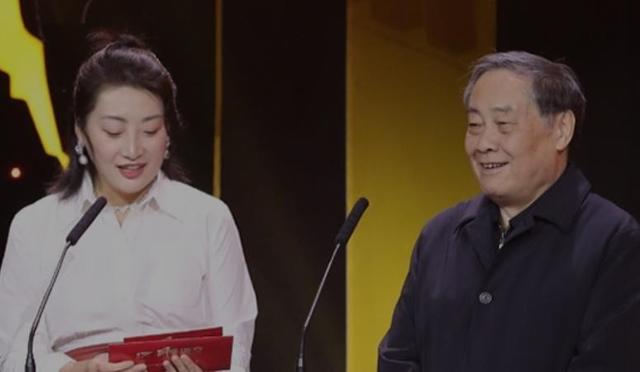 宗馥莉终于发声，凭几句话就“掌控全局”，难怪杜健英不是她对手