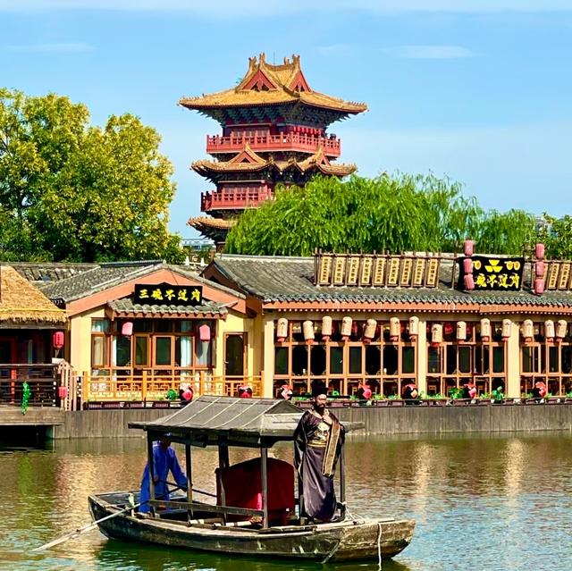 我是上海人，去清明上河园见惯高楼，遇宋装人员懂打卡还藏多门道