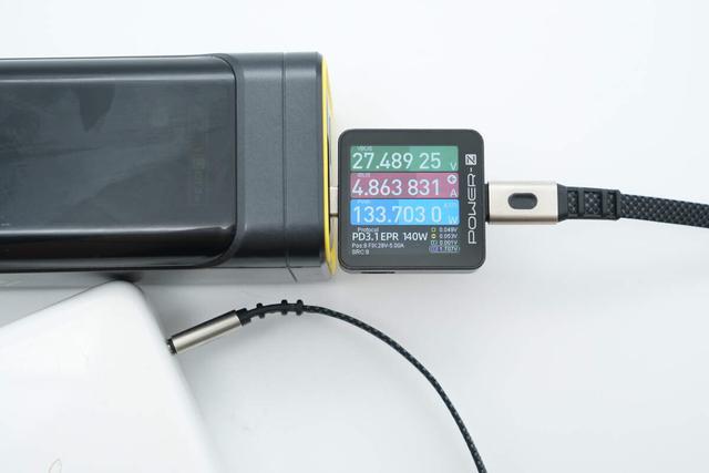 伸缩线+线盒设计，不缠绕更便携，thinkplus 240W轻锋数据线拆解