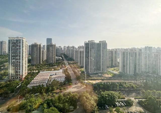 中国天气两重天，长白山暴雪关闭景点，海南连续几天超40℃高温