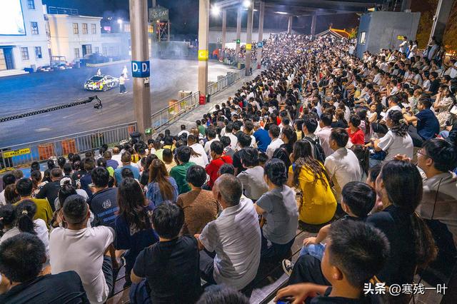国庆假期首日，浙江象山影视城被挤爆了！游客：低估了夜游的魅力