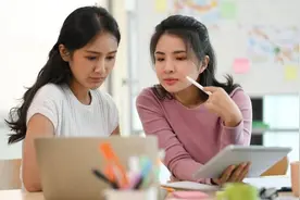 单亲陪读妈妈日记，为了能让儿子专心考试，我帮他解决问题图片