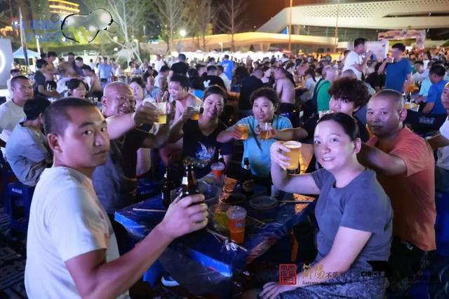 简阳音乐啤酒巡游季火热启幕 世运热浪点燃城市“夜活力”