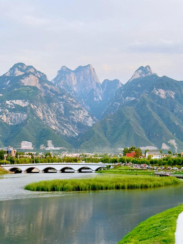 华山脚下（华阴市一河两岸生态廊道）