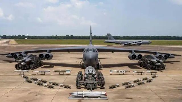 无风不起浪!B-52携神秘挂载低空亮相,推迟一年的LRSO原型曝光?