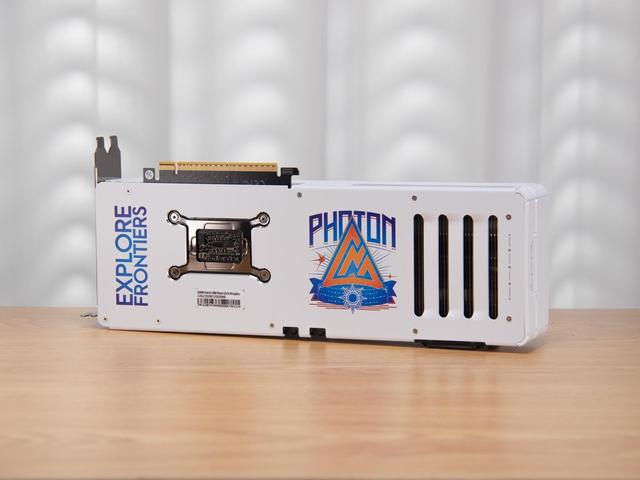 2K游戏显卡新黑马，光之战斗法师来了！蓝戟B580 Photon 12G OC显卡测评