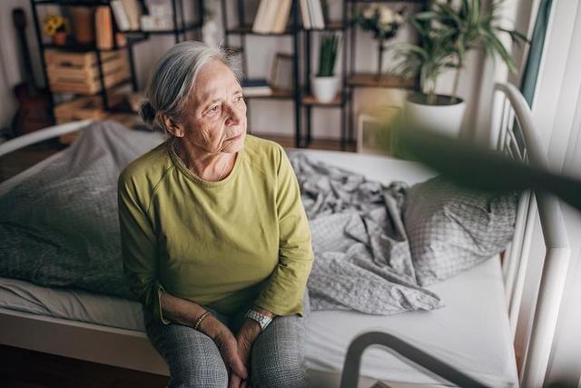医生建议：75岁以上的老人，宁愿天天睡觉，也不要随便做这5件事