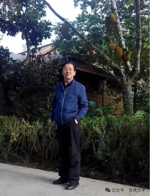 文 子: 苹 果 香