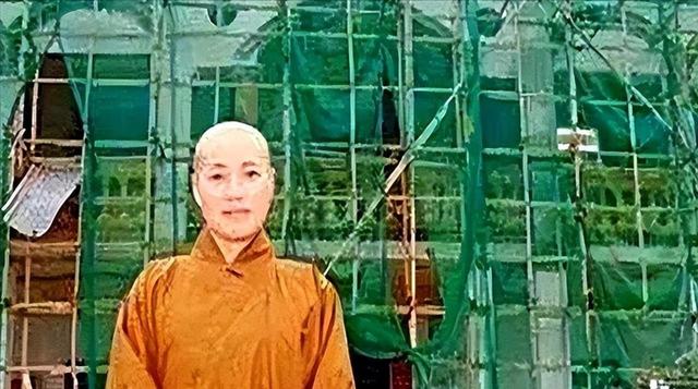 比释永信还狂！尼姑穿黑丝住豪宅，嫁俩和尚买爱马仕