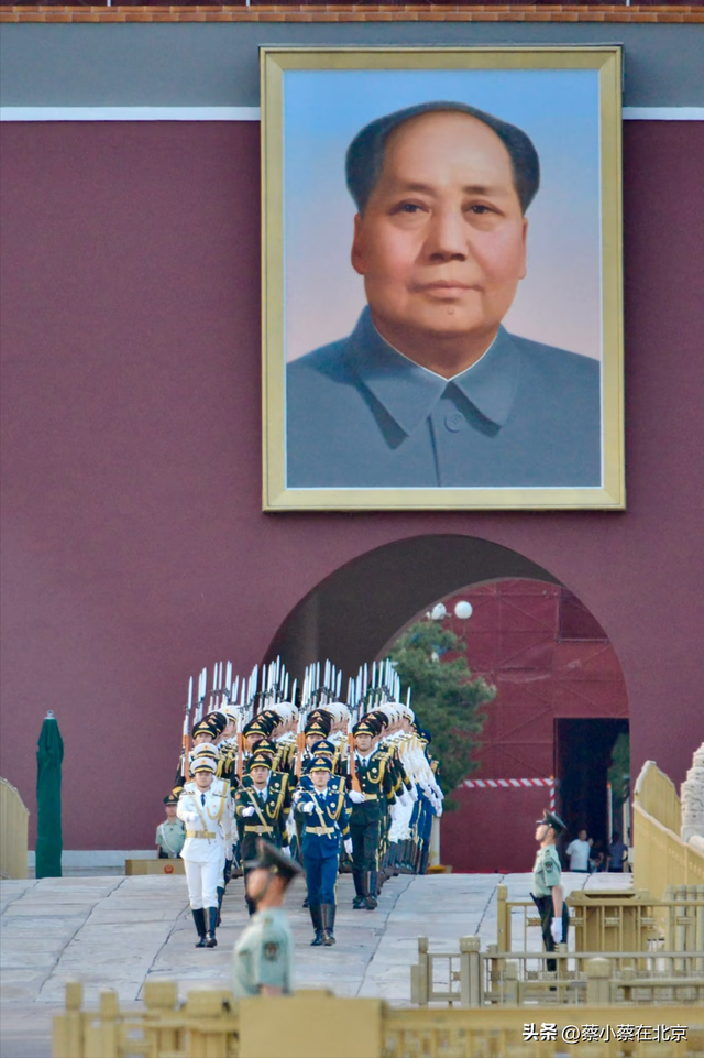 2025年7月18日，北京天安门广场升旗现场的真实场景。大家看看吧