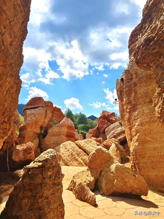 春有繁花夏有凉，秋染山林冬有霜 —— 草川子景区