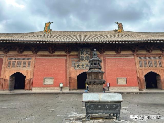 华严寺：“八大辽构”之七，拥有最美辽塑菩萨和最美古代书橱