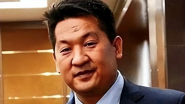 大快人心！2.7万亿电诈主犯佘智江被押解回国！下飞机时腿都软了