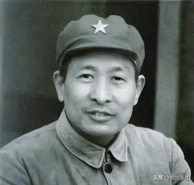爷爷开国上将，爸爸副参谋长，家世显赫的她53岁却没生下一儿半女