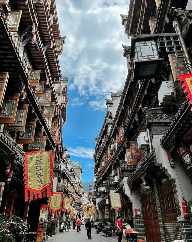 浪浪山外有佛坪，吹过的风都带着自在