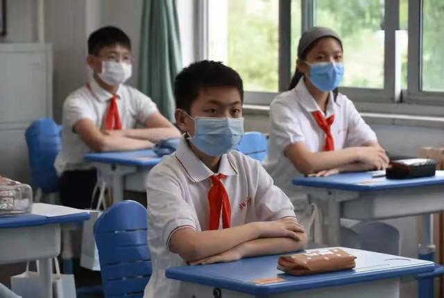 劲爆！中小学上课时间大调整：8点到校要消失？家长吵翻了