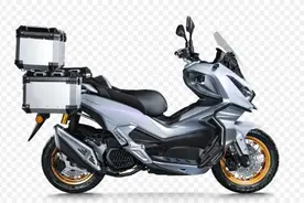 小众但实用！这款150 ADV踏板自带三箱，堪称踏板摩旅神器图片