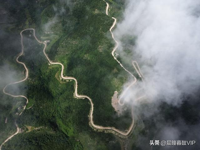 太行山平顺县的天路