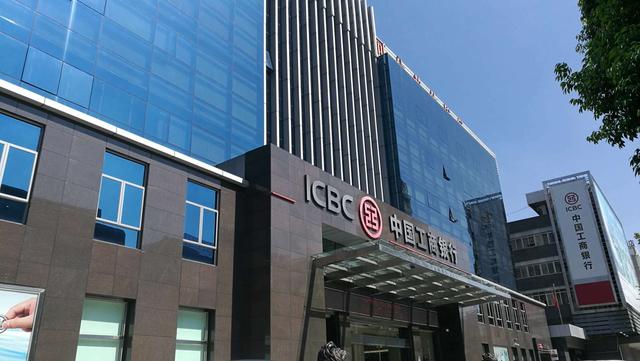 银行流量困局：咖啡店的美团之痛，揭开线下破局新思路