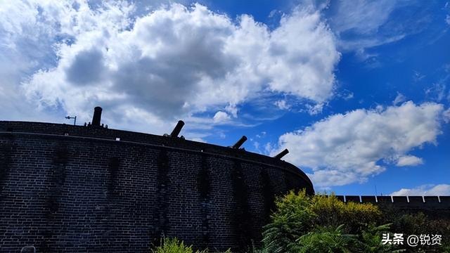 泳装之都圈粉！领导垫钱退房费，旅游收入暴涨，游客停留时间翻倍