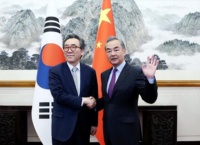 韩国外长离开北京当天，李在明宣布“选美国”，想让中国别太计较