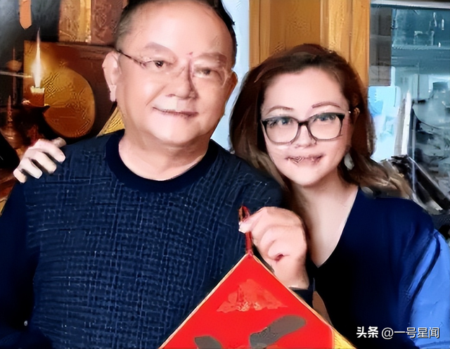 “国家一级演员”王刚，三婚娶小20岁女粉丝	，60岁得子