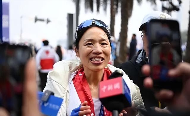 “别叫我最快女护士” 张水华拒绝回答敏感话题 丈夫：骂她的人很多