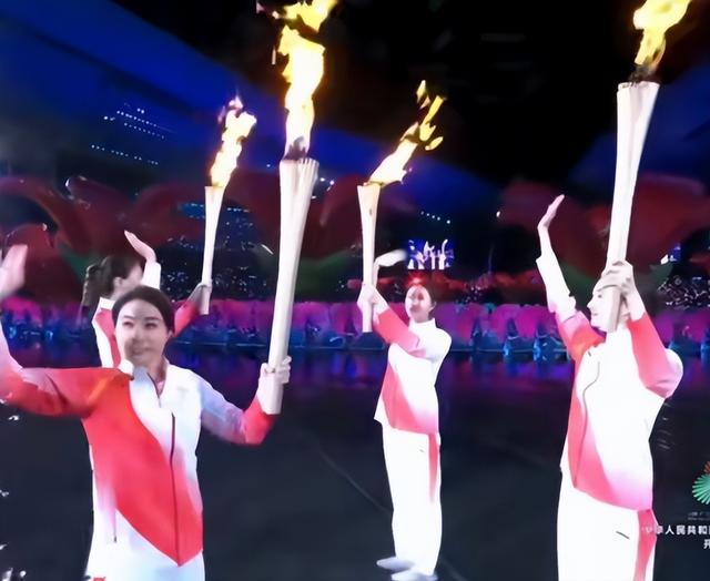 结婚13年，44岁郭晶晶再次迎来喜讯	，又一次证明了霍启刚的眼光