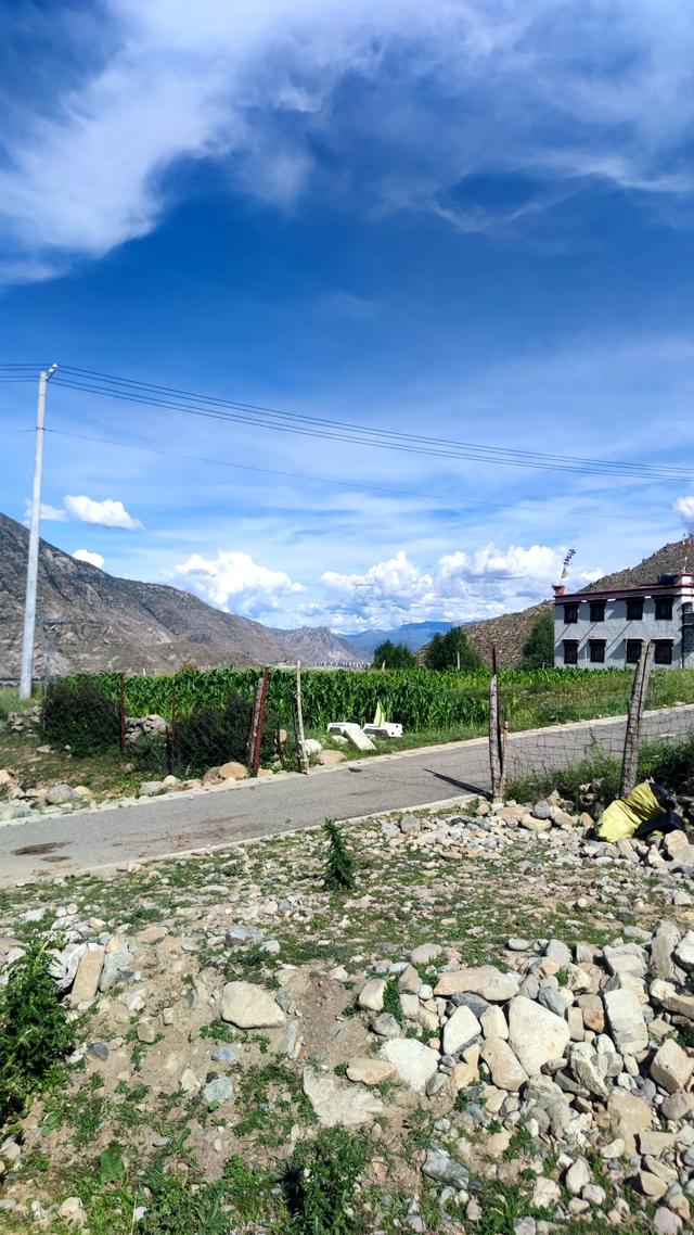 拉萨堆龙苯教直龙遗址,寺保留了吐蕃的残垣断壁,沧桑感扑面而来