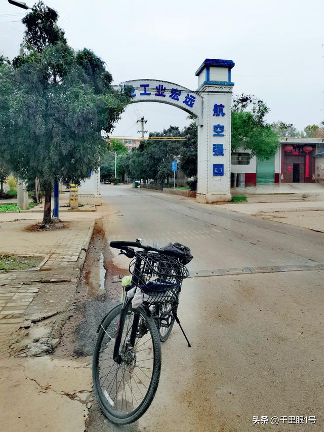 三原冯村水库满库运行，溢洪道开始下泄了