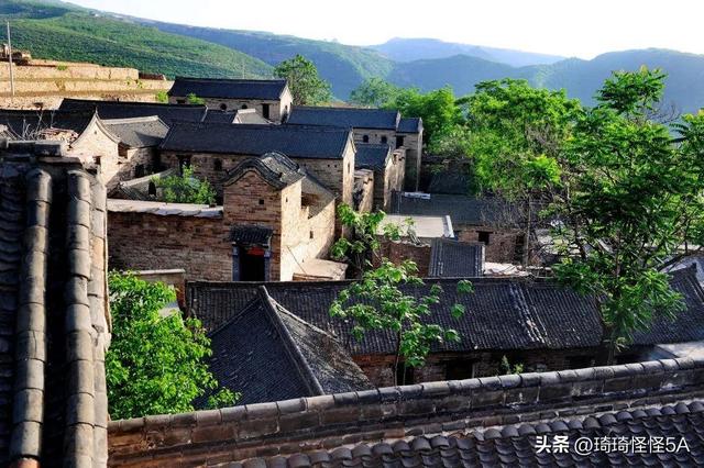 北方唯一的“川寨”古村，红石砌墙、青瓦布顶，暗藏逃生密道！